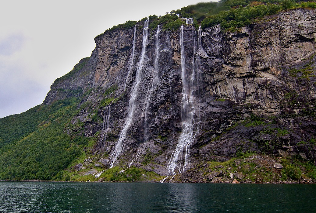 Geirangerfjord , vodopád- Sedm sester