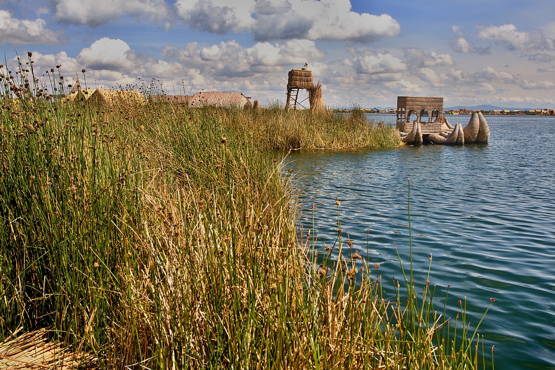 Jezero Titicaca, plovoucí ostrovy