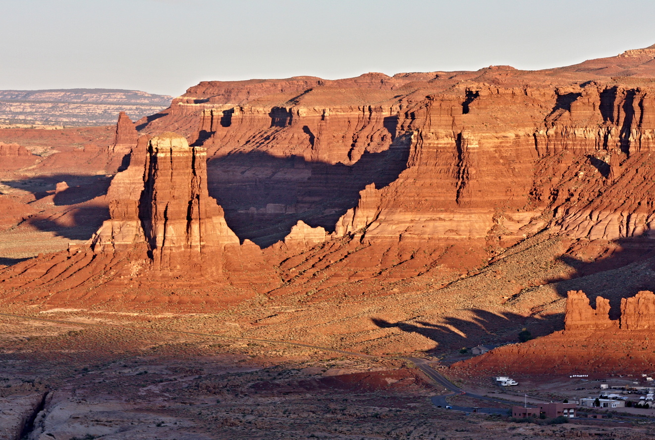 Utah, ř. Colorado,severně od Lake Powell